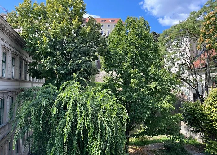 Sunny Studio At The Castle