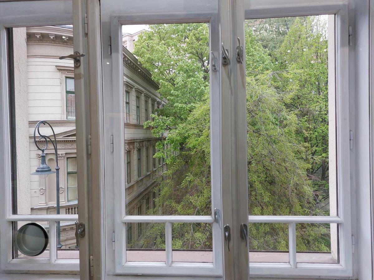 Sunny At The Castle Apartment *