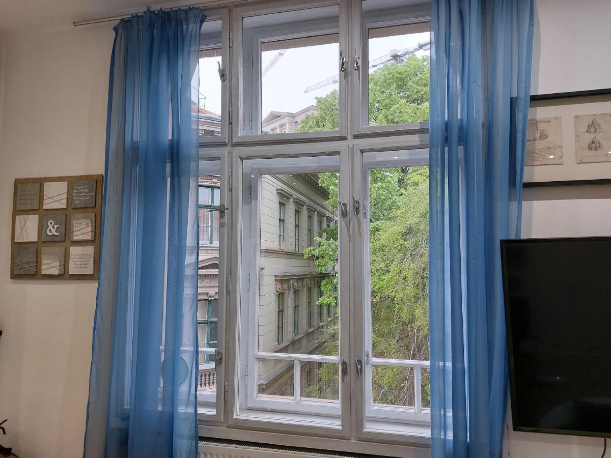 Sunny At The Castle Apartment *