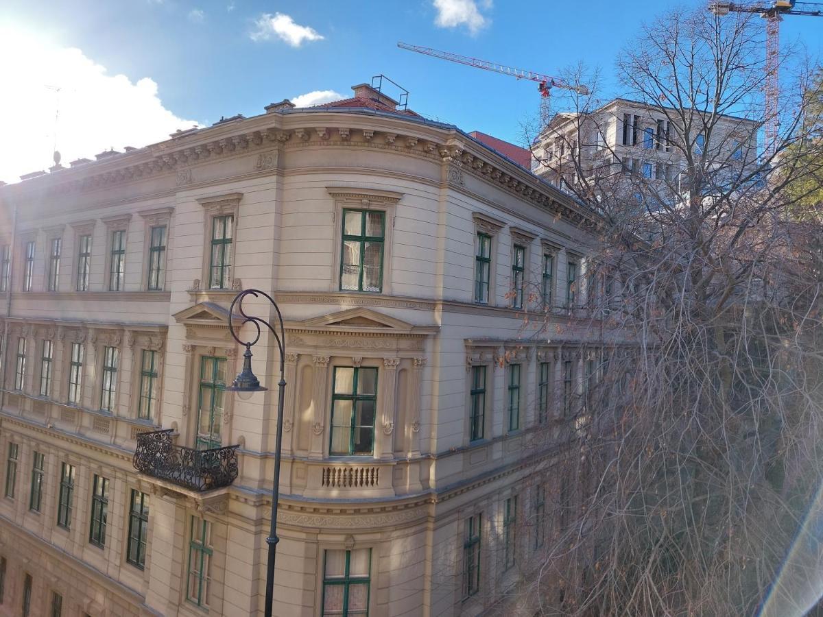 Sunny At The Castle Apartment Budapest
