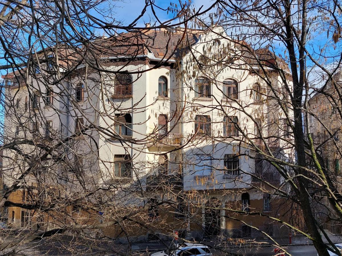 Sunny At The Castle Apartment *